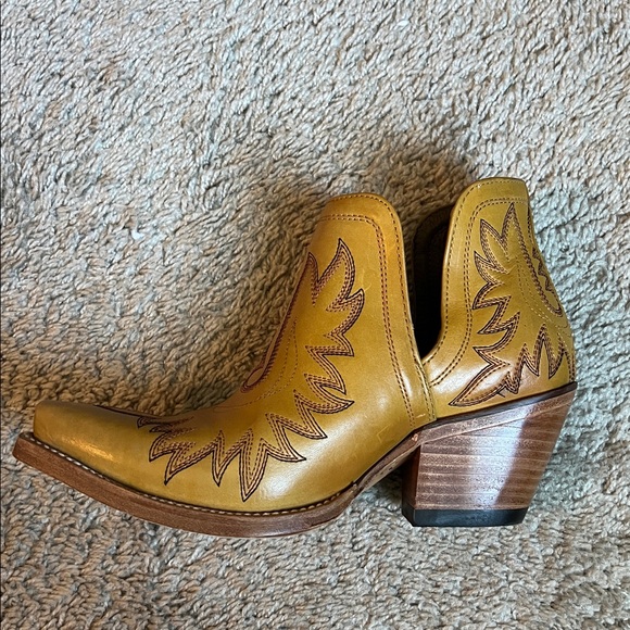 Ariat Light mustard yellow brown Leather Booties. - Picture 7 of 7